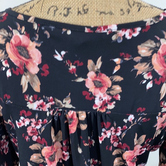 White House Black Market Floral & Lace Eyelash Blouse - Picture 12 of 14